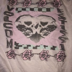 Cute volcom skull tee